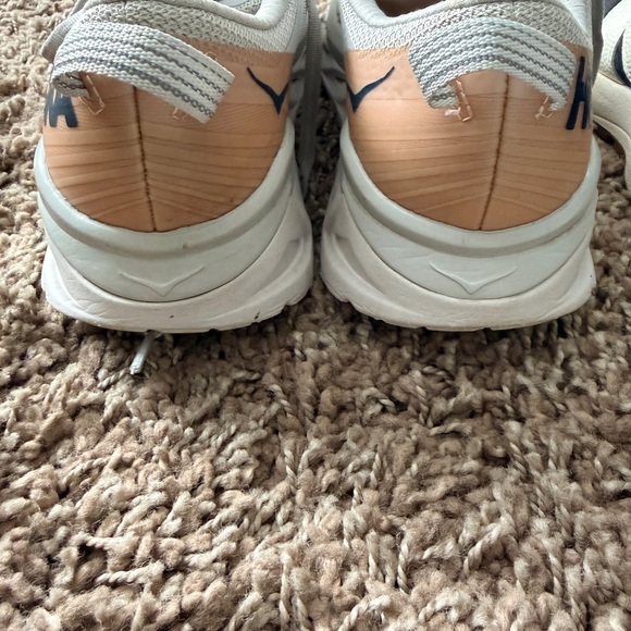 Hoka One One Arahi women’s size 9. Price is firm. - Picture 5 of 5